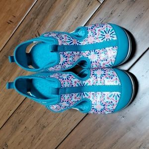 Lands End girls size 2 water shoe.
